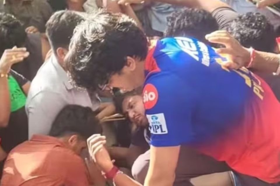 You are currently viewing THE BENGALURU STAMPEDE – THEY GOT THEIR ‘UNFORGETTABLE MOMENT.’ SO DID WE
